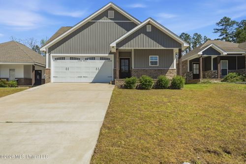 60 N Barnes Field Dr, Hattiesburg, MS, 39402-1880 | Card Image