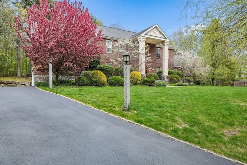 5 Millstone Ter, Bedford, NH, 03110-4235 | Card Image