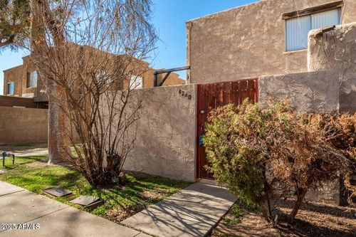 4240 N 67th Ln, Phoenix, AZ, 85033-8248 | Card Image
