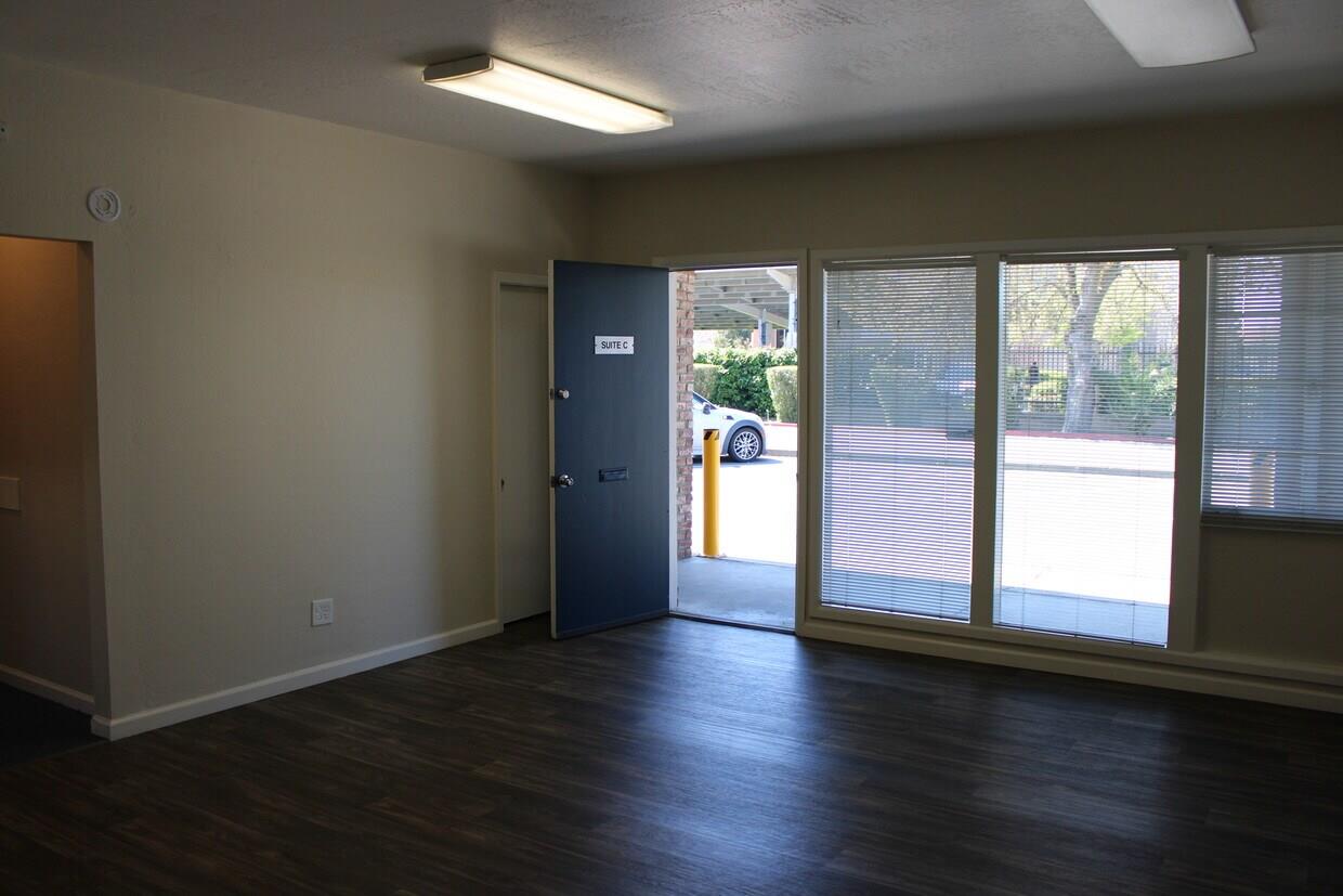 Commercial Lease in West Sacramento 4
