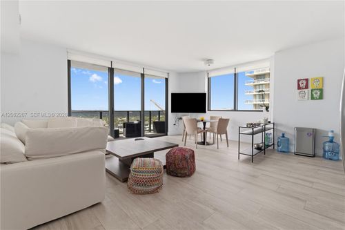 2109-121 Ne 34th St, Miami, FL, 33137-3852 | Card Image