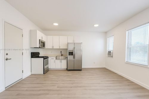 apt-208-402 Nw 12th Ave, Miami, FL, 33128-1039 | Card Image