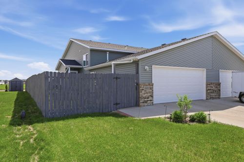 3392 Maple Leaf Loop S, Fargo, ND, 58104-7851 | Card Image