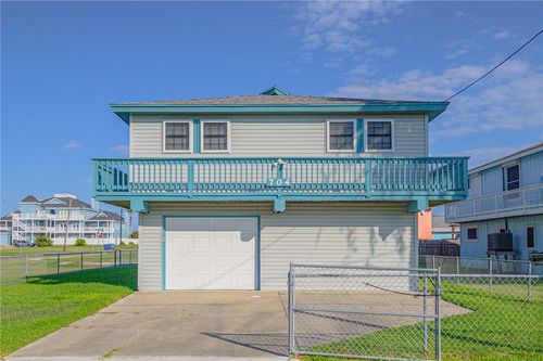 704 S Magnolia St, Rockport, TX, 78382-2436 | Card Image