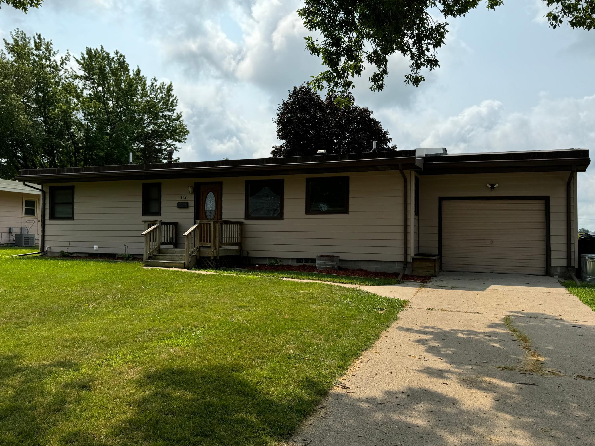 Circle Dr, Blue Earth, MN 56013