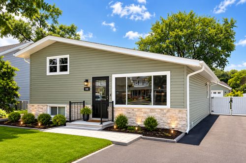 646 W Babcock Ave, Elmhurst, IL, 60126-1868 | Card Image