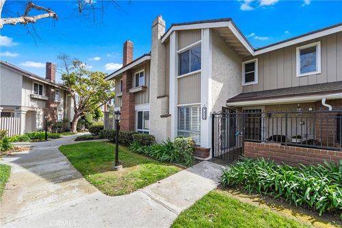 5321 Victoria Pl, Westminster, CA, 92683-4866 | Card Image