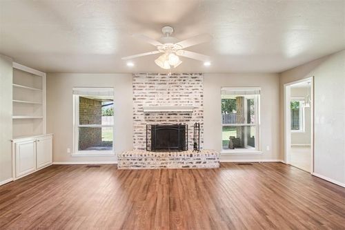 101 W Vail Dr, Yukon, OK, 73099-5829 | Card Image