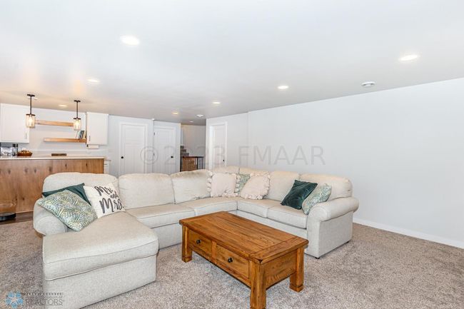 Family Room | Image 32