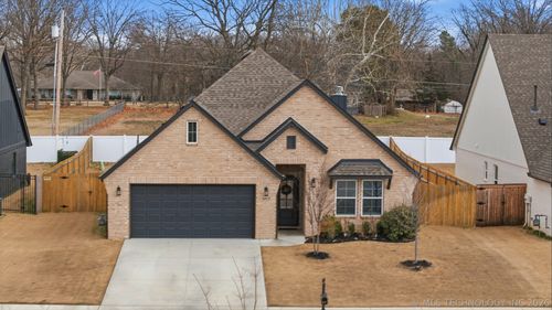 1417 N 72nd St, Broken Arrow, OK, 74014-2515 | Card Image