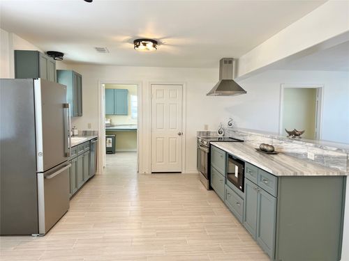 135 Gin Rd, Ennis, TX, 75119-9728 | Card Image