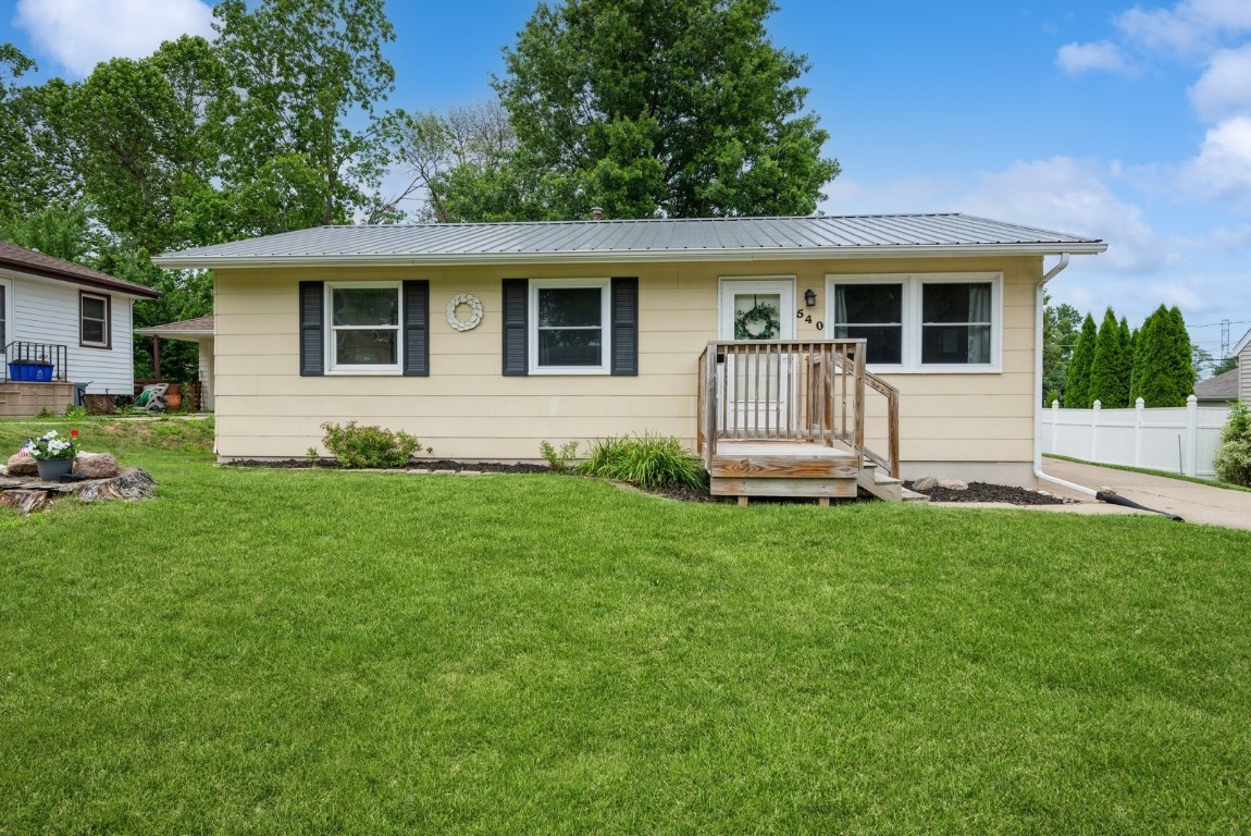 8th Ave, Marion, IA 52302