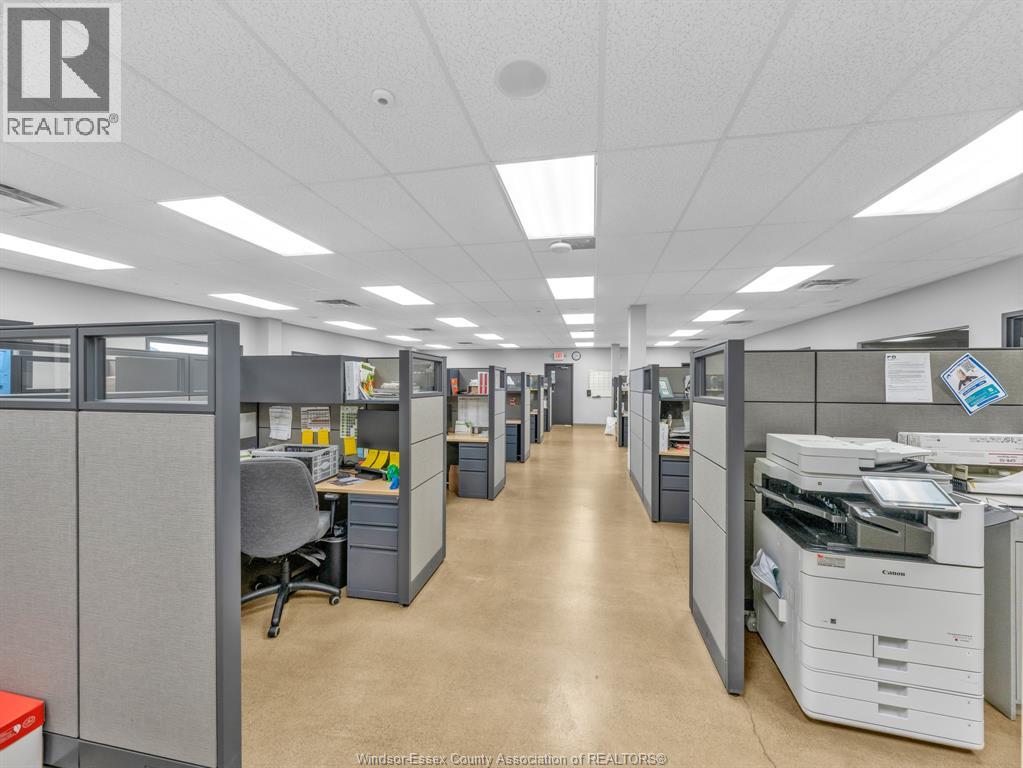 Commercial Sale in Leamington 4