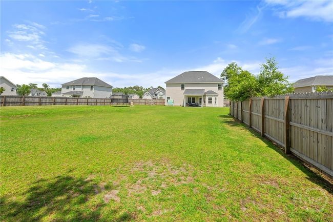 Located in a quiet neighborhood. | Image 43