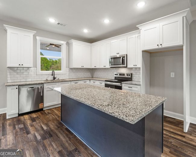 41 Allen Dr, House other with 3 bedrooms, 2 bathrooms and 2 parking in Molena GA | Image 14