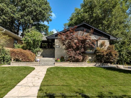 92 Saskatoon Dr, Etobicoke, ON, M9P2G4 | Card Image