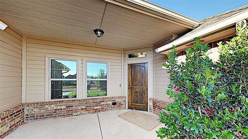 1812 W Blake Way, Mustang, OK, 73064-6466 | Card Image