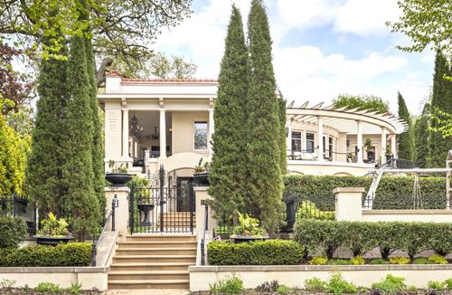 2427 E Lake Of The Isles Pkwy, Minneapolis, MN, 55405-2479 | Card Image