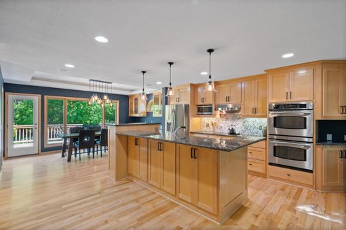 9610 28th Ave N, Plymouth, MN, 55441-3210 | Card Image