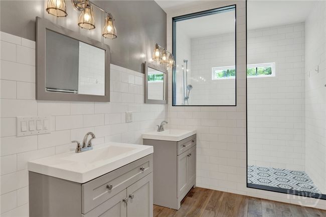 Secondary Bathroom Downstairs | Image 23