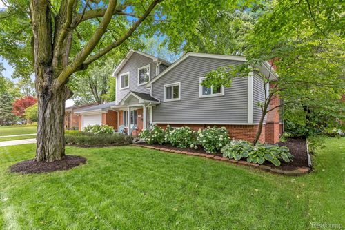 520 Byron St, Plymouth, MI, 48170-2244 | Card Image