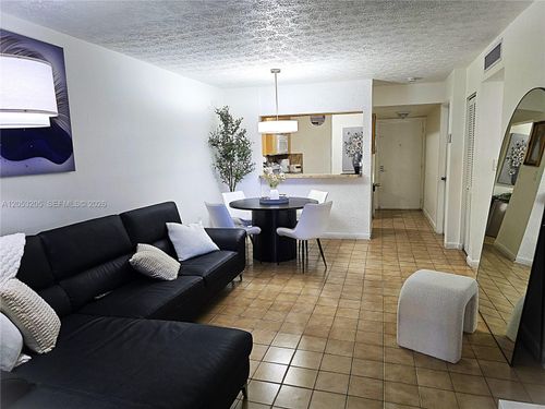 306-6070 W 18th Avenue, Hialeah, FL, 33012 | Card Image
