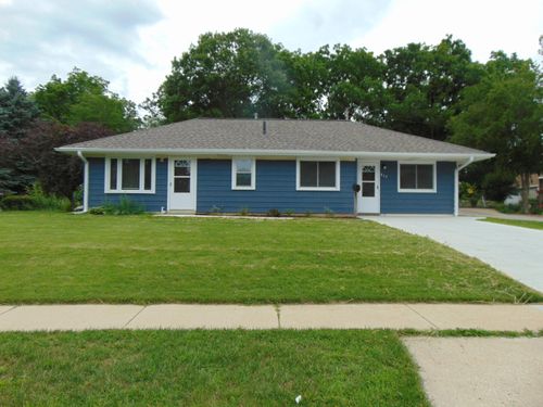 517 Maple St, Mukwonago, WI, 53149-1254 | Card Image