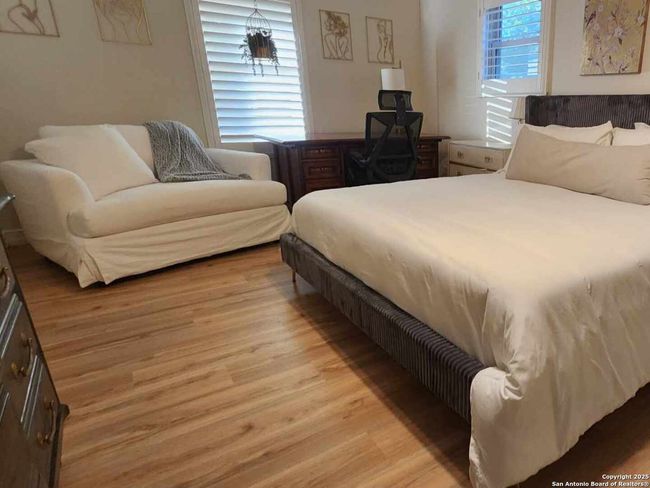 207 Woodlake Dr, House other with 4 bedrooms, 2 bathrooms and null parking in McQueeney TX | Image 12
