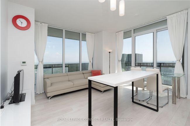 4708 - 8 Eglinton Ave E, Condo with 2 bedrooms, 2 bathrooms and null parking in Toronto ON | Image 8