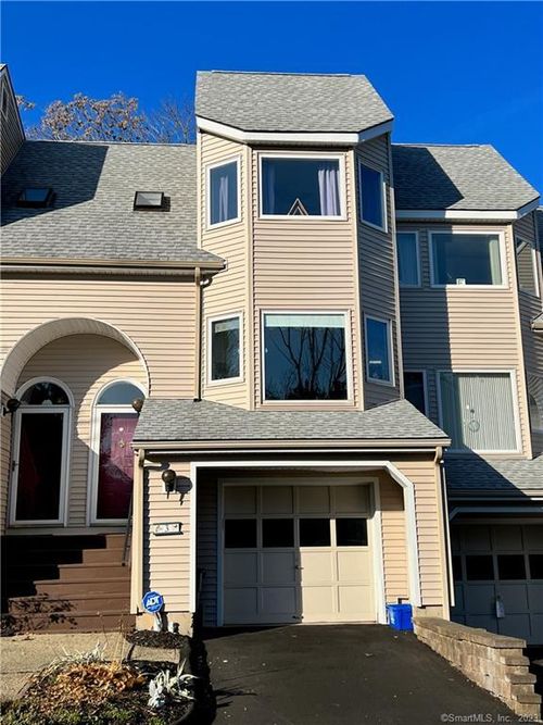 3-3 Lakeview Dr, Branford, CT, 06405-4043 | Card Image