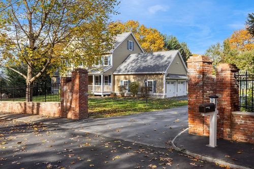 11 Checkerberry Ln, Chelmsford, MA, 01824-1116 | Card Image