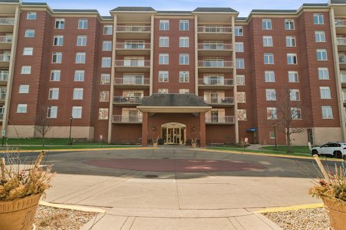 402-8340 Callie Ave, Morton Grove, IL, 60053-3707 | Card Image
