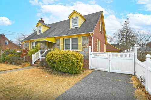 520 Waldorf Pl, Uniondale, NY, 11553-2625 | Card Image