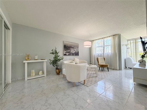 102-9410 W Flagler St, Miami, FL, 33174-2027 | Card Image