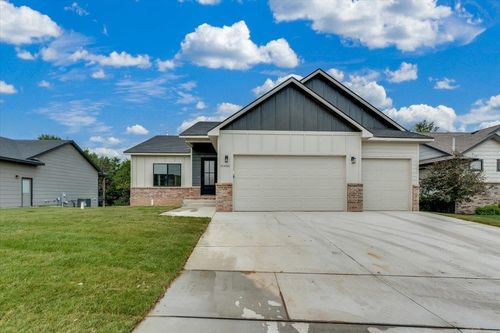 10418 W Graber Cir, Wichita, KS, 67215-8906 | Card Image
