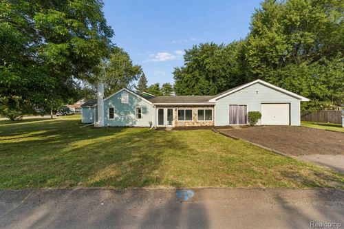 413 5th St, Fenton, MI, 48430-1931 | Card Image