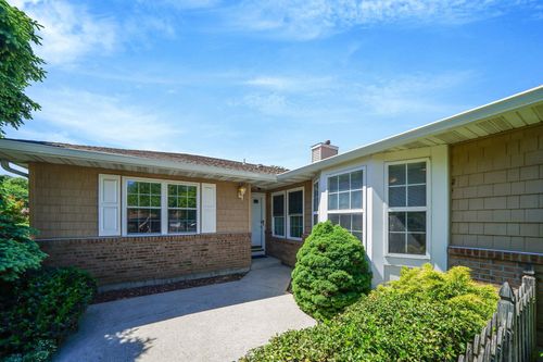 192 Theodore Dr, Coram, NY, 11727-3685 | Card Image