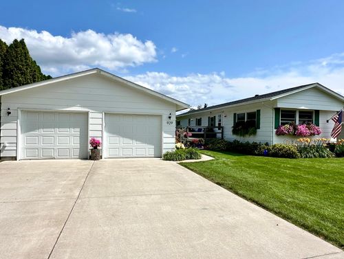 929 W Iowa St, Lake City, MN, 55041-2111 | Card Image