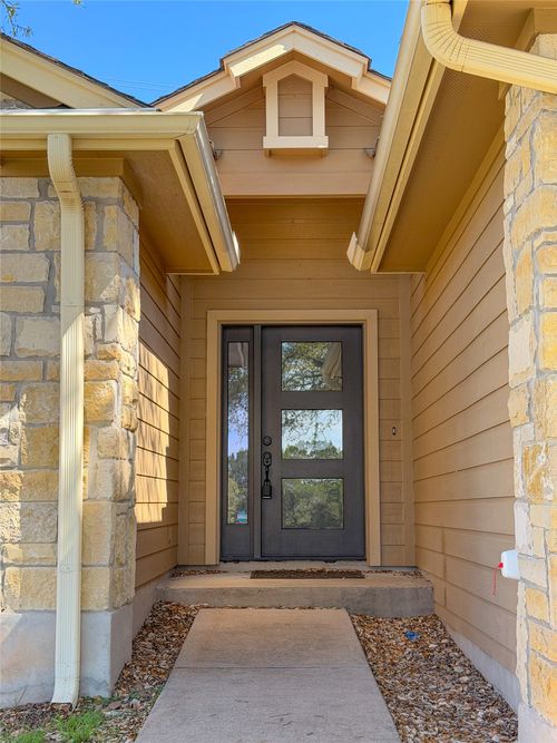 430 Summit Ridge Dr N, Lago Vista, TX, 78645-8670 | Card Image