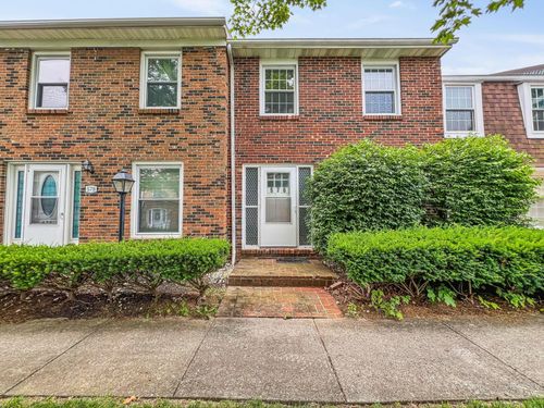 576 Pamlico St, Columbus, OH, 43228-2556 | Card Image