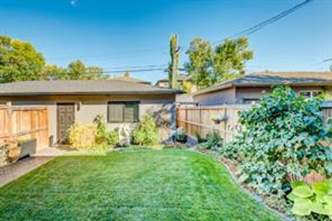 4004 2 St Nw, Home with 4 bedrooms, 3 bathrooms and 2 parking in Calgary AB | Image 18