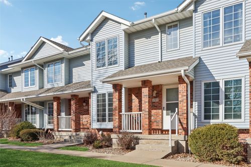 266 Westside Dr, Iowa City, IA, 52246-4351 | Card Image