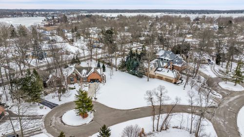 4275 Forest Valley Ct, Waterford, MI, 48328-4281 | Card Image