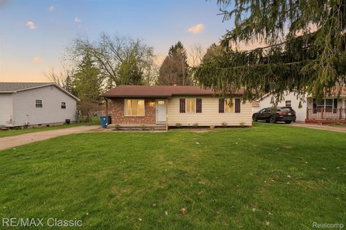 430 Sherwood Court, Holly Village, MI, 48442 | Card Image