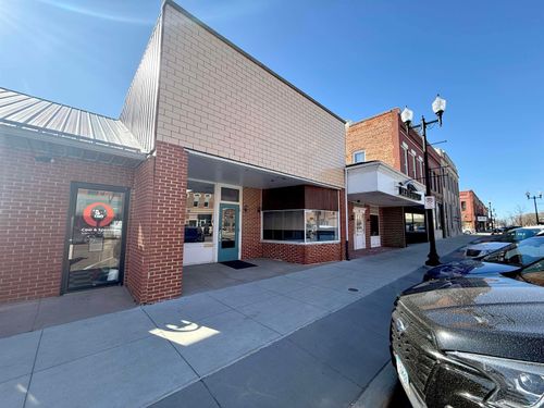 11 E Main St, Vermillion, SD, 57069-3075 | Card Image