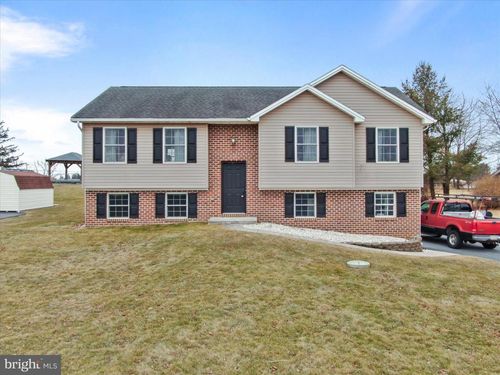 1674 Hammond Dr, CHAMBERSBURG, PA, 17201-7575 | Card Image