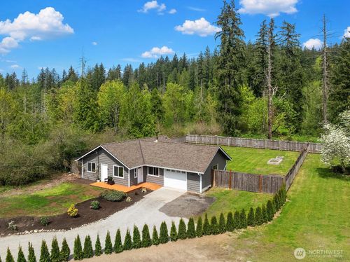 21610 Se May Valley Rd, Issaquah, WA, 98027-8570 | Card Image