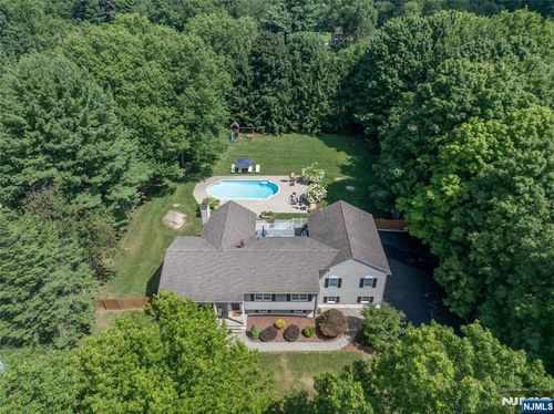 19 Robin Rd, Mahwah, NJ, 07430-1521 | Card Image
