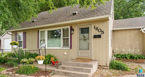 1805 E 6th St, Sioux Falls, SD, 57103-1523 | Card Image