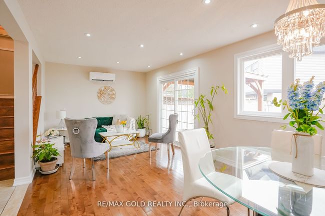 9 Havendale Crt, House attached with 4 bedrooms, 2 bathrooms and 5 parking in Brampton ON | Image 6